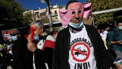 Una manifestación contra las explotaciones ganaderas intensivas, en Cuenca, España.