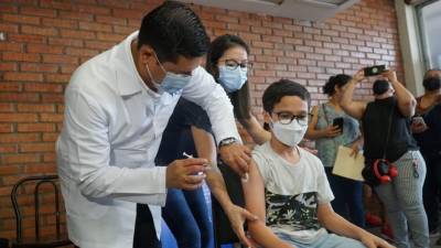 Honduras recibió ayer el primer lote de las vacunas pediátricas contra la covid-19 de la farmacéutica Pfizer BioNTech para iniciar la campaña de vacunación a la población infantil.