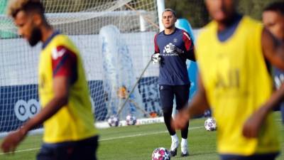 Keylor Navas en el entrenamiento de este viernes del París Saint Germain.