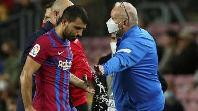 Agüero tuvo que ser sustituido en el partido de Liga del pasado sábado ante el Alavés (1-1) a causa de unas molestias torácicas y un pequeño mareo.