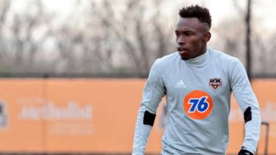 Alberth Elis en su primer entrenamiento con el Houston Dynamo de la MLS.