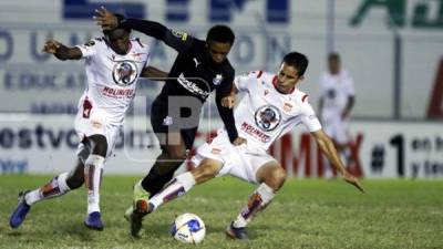 El Honduras Progreso y el Vida no pasaron del empate 0-0 en el estadio Humberto Micheletti. Foto Neptalí Romero