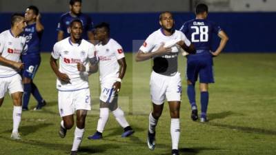 Eddie Hernández adelantó al Olimpia contra el Alianza. Foto Ronald Aceituno