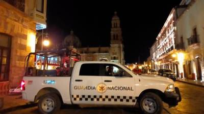 Las autoridades investigan el hallazgo de una camioneta con varios cuerpos en una plaza de la ciudad mexicana de Zacatecas.