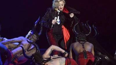 La reina del pop clausuró la ceremonia de los premios Brit en Londres.