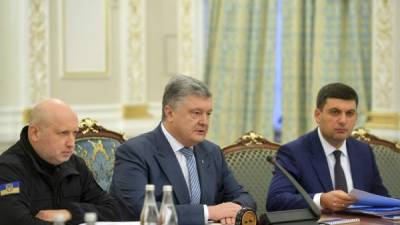 El presidente de Ucrania, Petro Poroshenko (C). Foto: AFP