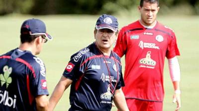 Jorge Luis Pinto tiene previsto dar a conocer la lista de convocados por Costa Rica para el Mundial de Brasil el próximo sábado.