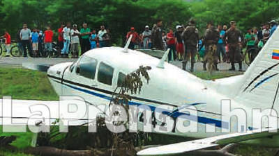 La carretera que conduce al municipio de Yoro se convirtió en 2009 en una pista clandestina para los traficantes de droga. Foto archivo La Prensa.