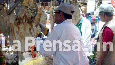 En San Pedro Sula Región Metropolitana de Salud ha decomisado más de 400 libras de pescado seco en los operativos programados.