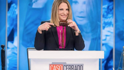 Foto de la doctora Polo en el set de Caso Cerrado.