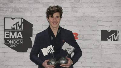 Shawn Mendes fue premiado como el artista del año en los MTV Europe Music Awards.