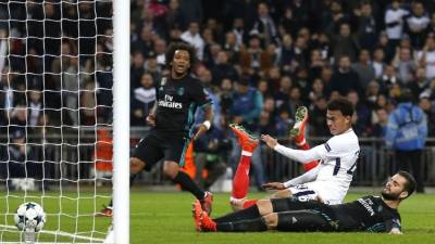 Dele Alli adelantó al Tottenham ante Real Madrid en una jugada en fuera de juego. Foto AFP