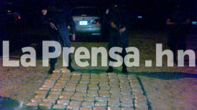 La Policía de Fronteras de la DNSEI informó a la Fiscalía Especial Contra el Crimen Organizado sobre el hallazgo de la droga la noche del martes en La Ceibita, Santa Bárbara.