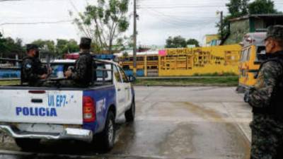Efectivos de las Fuerzas Armadas y de la Policía Nacional están custodiando las instalaciones de la empresa Catisa.