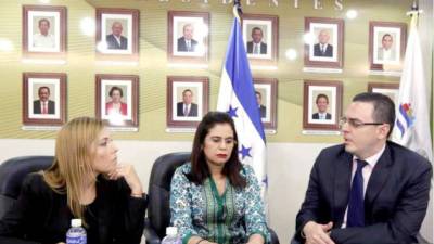 Al interior del organismo electoral, las concejales Rixi Moncada y Ana Hall apoyan la contratación de la empresa Grupo MSA, mientras que el representante nacionalista, Kelvin Aguirre mantiene su oposición.