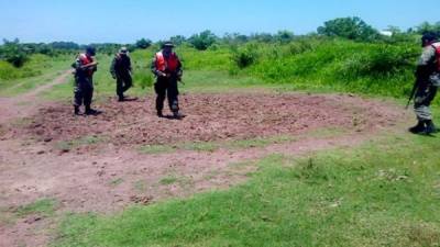 Miembros del Ejército inspeccionaron el terreno donde hace unos meses fue destruido por las autoridades fiscales de Honduras.