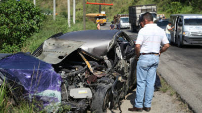 El vehículo que conducía el policía Dorian Gerardo Contreras quedó destruido.