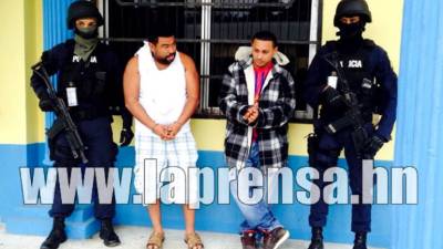Orellana Fajardo y a Lara Juárez fueron trasladados este jueves a la Fiscalía de Turno de San Pedro Sula.