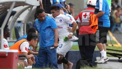 Michaell Chirinos salió del campo cojeando. Foto Juan Salgado