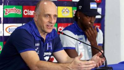 Fabián Coito compareció en rueda de prensa en el estadio Olímpico. Foto Neptalí Romero