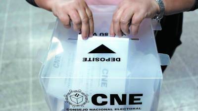 <b>Hondureños durante el proceso de elecciones primarias de 2021.</b>