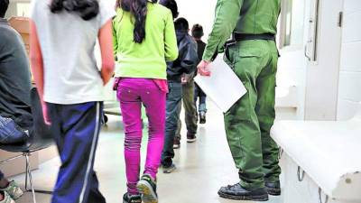 Las autoridades estadounidenses registran un incremento de niños migrantes centroamericanos en el mes de agosto.