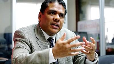 Rivera afirmó que el Gobierno no está pensando en restringir la circulación de vehículos en el país.