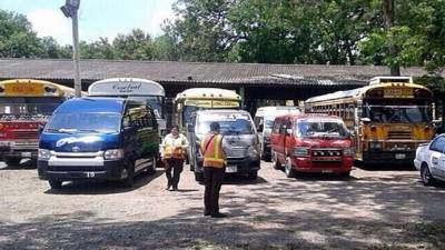 Los buses decomisados son llevados a la 105 Brigada.
