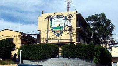 Flores Milla, informó por instrucciones superiores procedieron a destituir a López Róchez.