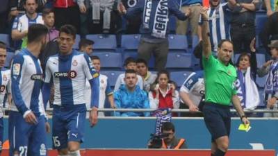 Momento en que Lahoz expulsó al azteca Héctor Moreno.