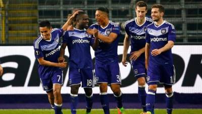 Andy Nájar celebrando con sus compañeros el único gol del partido.