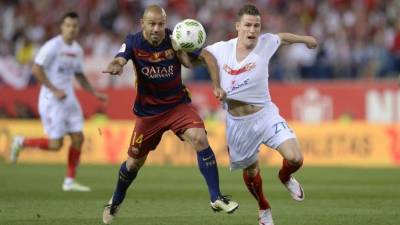 Así sujetó Javier Mascherano a Kevin Gameiro. Foto AFP