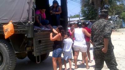 Un centenar de amas de casa aprovecharon este miércoles la visita de Banasupro en la popular colonia Satélite de San Pedro Sula.