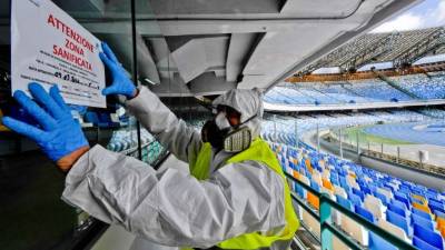 La semifinal de la Copa Italia entre el Napoli y el Inter de Milán, ha sido aplazada hasta una fecha por determinar. Foto EFE