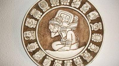 El descubrimiento fue hecho en el tablero Este, descubierto en el Edificio I del grupo XVI de Palenque, Chiapas en 1993.