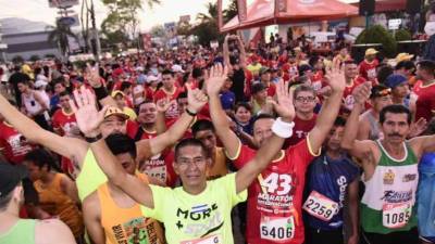 La 43 Maratón Internacional de Diario LA PRENSA comenzó a lo grande este domingo y en San Pedro Sula se vive una verdadera fiesta deportiva con la carrera de atletismo más importante de Centroamérica. Fotos: Amílcar Izaguirre, Yoseph Amaya, Franklin Muñoz, Melvin Cubas, José Cantarero.