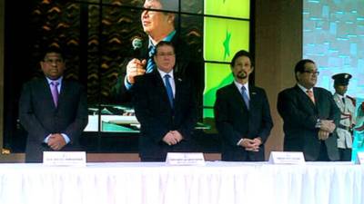 El TSE entregó hoy las credenciales a 598 nuevos funcionarios para el período 2014 - 2018.