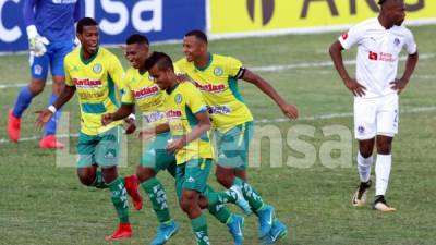 Los jugadores del Juticalpa FC celebrando el gol de Juan José Ocampo. Foto Ronald Aceituno