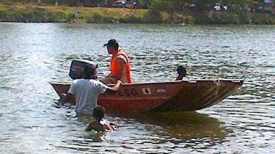 Los Bomberos preogreseños rescataron el cadáver del estudiante este domingo en las agua del río Ulúa.