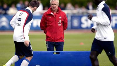 Deschamps cree que la FIFA no lo obligará a sustituir a Ribery de la lista oficial que viaja a Brasil.