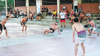 Por primera vez desde hace cientos de años, en la tierra de Copán Ruinas equipos de tres países se enfrentaron en el juego de pelota maya.