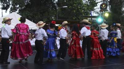 Niños de prebásica mostraron al público su talento al presentar uno de los bailes folclóricos. Foto: Amílcar Izaguirre