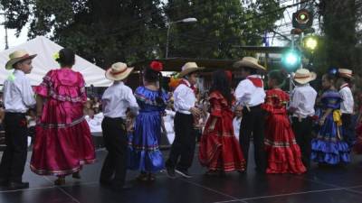 Niños de prebásica mostraron al público su talento al presentar uno de los bailes folclóricos. Foto: Amílcar Izaguirre