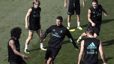 Luka Modric, Marcelo, Cristiano Ronaldo, Gareth Bale y Mateo Kovacic durante el entrenamiento realizado este viernes en la Ciudad Deportiva de Valdebebas. Foto EFE