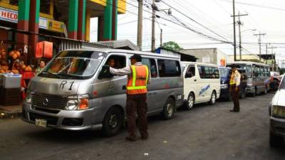 Las autoridades de Transporte en conjunto con las policías Militar y Nacional realizan operativos en la ciudad.
