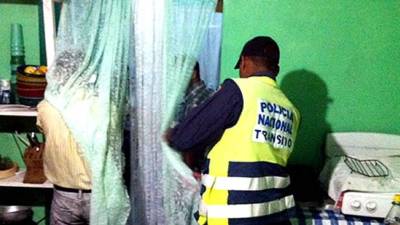 El cadáver del cocinero quedó sobre una cama.