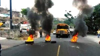 La protesta inició alrededor de las 7:00 am de este martes en el sur de Tegucigalpa.