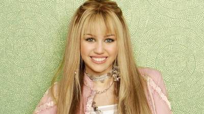 Los fanáticos que crecieron viendo a Miley Stewart llevar una doble vida en Malibú tienen una cita ineludible con Disney+. Hannah Montana: Especial 20 aniversario llega a la plataforma este martes 24 de marzo, exactamente dos décadas del estreno que transformó la televisión juvenil.