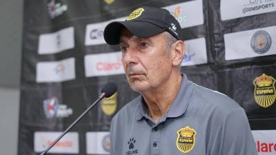 Miguel Falero durante la conferencia de prensa brindada tras la derrota 2-3 del Real España ante Real Sociedad.