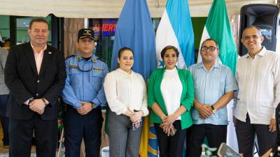 Leo Crivelli , Comisario Estevez , Ana Del Cid, Claudia Brocato , Alexis Brizuela , Javier Mejía.
